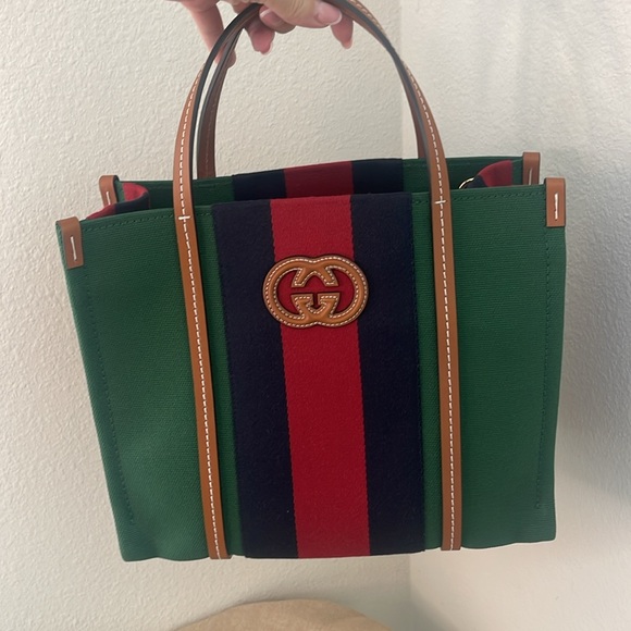 $3,300 New, Authentic GUCCI Signature Stripe Tote Bag Purse Green Canvas Red - Picture 1 of 17